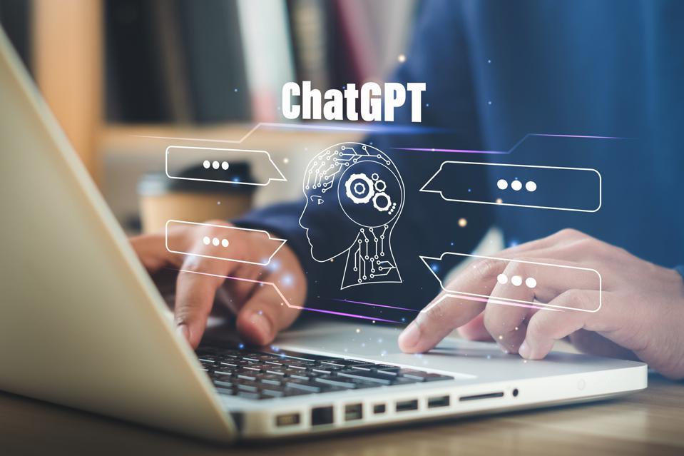 ChatGPT là gì mà gây "sốt" giới công nghệ đến vậy?